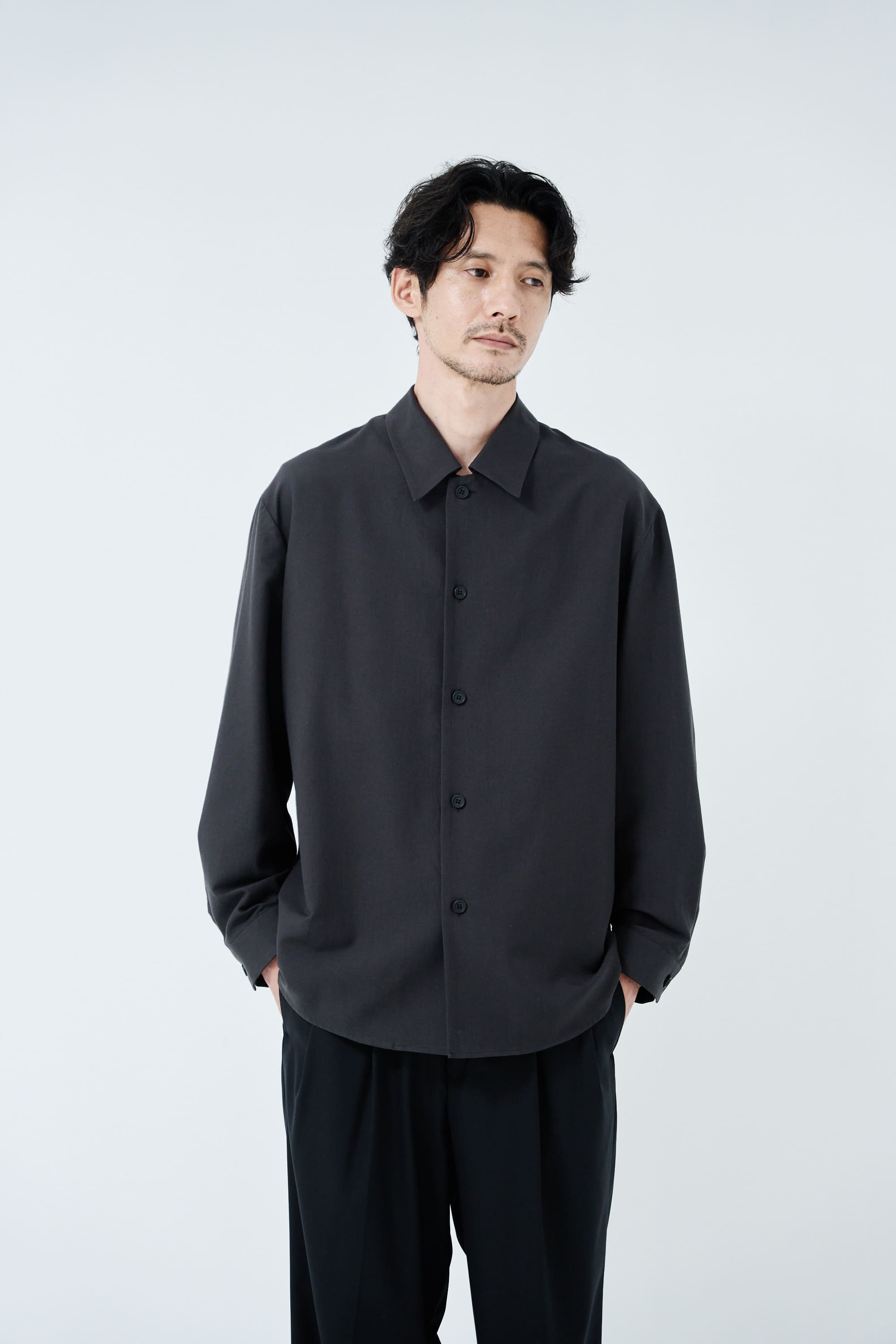 Cotton silk soutien collar shirt_炭黒